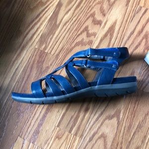 navy blue bare trap sandals